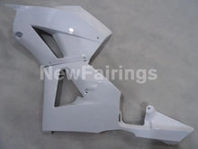 Laden Sie das Bild in den Galerie-Viewer, All White No decals- CBR600RR 13-23 Fairing Kit