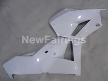 Laden Sie das Bild in den Galerie-Viewer, All White No decals- CBR600RR 13-23 Fairing Kit