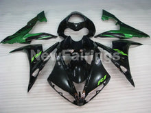 Laden Sie das Bild in den Galerie-Viewer, Black and Green Flame - YZF-R1 04-06 Fairing Kit - Vehicles
