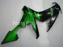 Laden Sie das Bild in den Galerie-Viewer, Black and Green Flame - YZF-R1 04-06 Fairing Kit - Vehicles