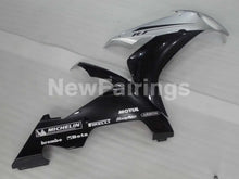 Laden Sie das Bild in den Galerie-Viewer, Black Silver Factory Style - YZF-R1 04-06 Fairing Kit