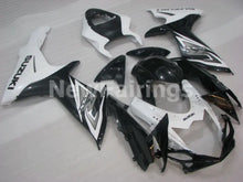 Laden Sie das Bild in den Galerie-Viewer, Black and White Factory Style - GSX-R600 11-24 Fairing Kit
