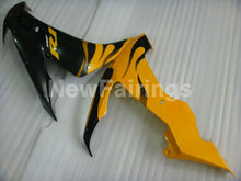 Laden Sie das Bild in den Galerie-Viewer, Black and Yellow Flame - YZF-R1 04-06 Fairing Kit