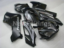 Laden Sie das Bild in den Galerie-Viewer, Black and Grey Factory Style - CBR1000RR 04-05 Fairing Kit