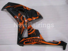 Laden Sie das Bild in den Galerie-Viewer, Black and Orange Factory Style - CBR1000RR 06-07 Fairing Kit