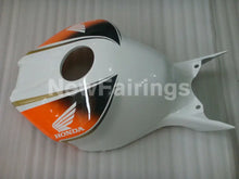 Laden Sie das Bild in den Galerie-Viewer, Black and Orange White Lee - CBR1000RR 04-05 Fairing Kit