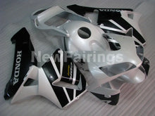Laden Sie das Bild in den Galerie-Viewer, Black and Pearl White Factory Style - CBR600RR 05-06 Fairing Kit