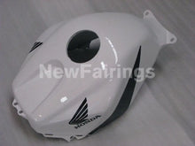 Laden Sie das Bild in den Galerie-Viewer, Black and White Factory Style - CBR600RR 05-06 Fairing Kit