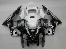 Laden Sie das Bild in den Galerie-Viewer, Black and White Skull - CBR600RR 05-06 Fairing Kit -