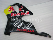 Laden Sie das Bild in den Galerie-Viewer, Black and Yellow Red Bull - CBR 900 RR 92-93 Fairing Kit -