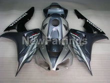 Laden Sie das Bild in den Galerie-Viewer, Grey and Silver Black Factory Style - CBR1000RR 06-07