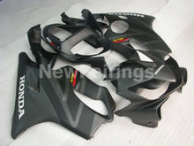 Laden Sie das Bild in den Galerie-Viewer, Matte Black Factory Style - CBR600 F4i 01-03 Fairing Kit -