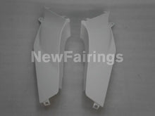 Laden Sie das Bild in den Galerie-Viewer, Matte White No decals - CBR600RR 03-04 Fairing Kit -