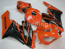 Laden Sie das Bild in den Galerie-Viewer, Orange and Black Factory Style - CBR1000RR 04-05 Fairing Kit