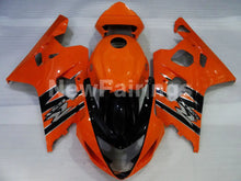 Laden Sie das Bild in den Galerie-Viewer, Orange Black Factory Style - GSX-R600 04-05 Fairing Kit -