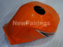 Laden Sie das Bild in den Galerie-Viewer, Orange Black Factory Style - GSX-R600 04-05 Fairing Kit -