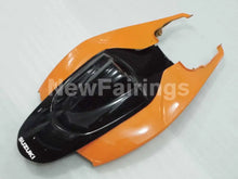 Laden Sie das Bild in den Galerie-Viewer, Orange and Black Factory Style - GSX-R750 06-07 Fairing Kit