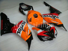 Laden Sie das Bild in den Galerie-Viewer, Orange and Red Black Repsol - CBR1000RR 06-07 Fairing Kit