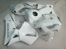 Laden Sie das Bild in den Galerie-Viewer, Pearl White with silver decal Factory Style - CBR600RR 05-06 Fairing Kit