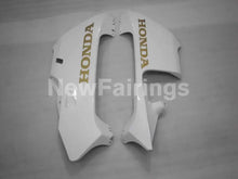 Laden Sie das Bild in den Galerie-Viewer, Pearl White with gold decal Factory Style - CBR600RR 05-06