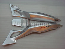Laden Sie das Bild in den Galerie-Viewer, Silver and Black Factory Style - CBR600 F3 97-98 Fairing Kit
