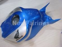 Laden Sie das Bild in den Galerie-Viewer, Silver and Blue Factory Style - CBR1000RR 06-07 Fairing Kit