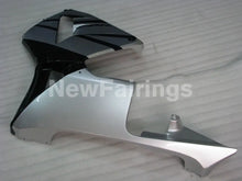 Laden Sie das Bild in den Galerie-Viewer, Silver and Black Factory Style - CBR600RR 05-06 Fairing Kit