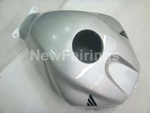 Laden Sie das Bild in den Galerie-Viewer, Silver and Black Factory Style - CBR600RR 05-06 Fairing Kit