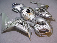 Laden Sie das Bild in den Galerie-Viewer, Silver Flame - CBR1000RR 06-07 Fairing Kit - Vehicles &amp;