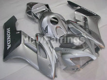 Laden Sie das Bild in den Galerie-Viewer, Silver Grey and Black Factory Style - CBR1000RR 04-05 Fairing Kit