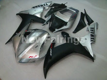 Laden Sie das Bild in den Galerie-Viewer, Silver and Matte Black Factory Style - YZF-R1 02-03 Fairing