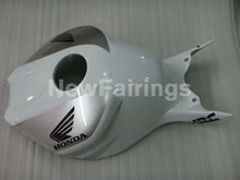 Laden Sie das Bild in den Galerie-Viewer, Silver and White Repsol - CBR1000RR 06-07 Fairing Kit
