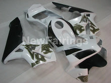 Laden Sie das Bild in den Galerie-Viewer, White and Black Factory Style - CBR600RR 03-04 Fairing Kit -