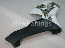 Laden Sie das Bild in den Galerie-Viewer, White and Black Factory Style - CBR600RR 03-04 Fairing Kit -