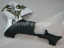 Laden Sie das Bild in den Galerie-Viewer, White and Black Factory Style - CBR600RR 03-04 Fairing Kit -