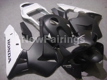Laden Sie das Bild in den Galerie-Viewer, White and Matte Black Factory Style - CBR600RR 03-04 Fairing