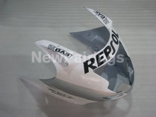 Laden Sie das Bild in den Galerie-Viewer, White and Silver Repsol - CBR 1100 XX 96-07 Fairing Kit -