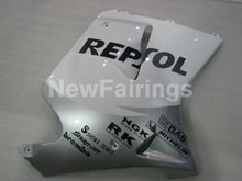 Laden Sie das Bild in den Galerie-Viewer, White and Silver Repsol - CBR 1100 XX 96-07 Fairing Kit -