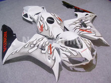 Laden Sie das Bild in den Galerie-Viewer, White and Black Grey Flame - CBR1000RR 06-07 Fairing Kit -