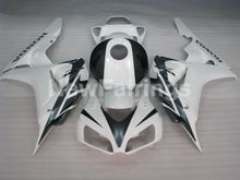 Laden Sie das Bild in den Galerie-Viewer, White and Grey Factory Style - CBR1000RR 06-07 Fairing Kit -
