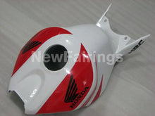 Laden Sie das Bild in den Galerie-Viewer, White and Red Repsol - CBR1000RR 06-07 Fairing Kit -