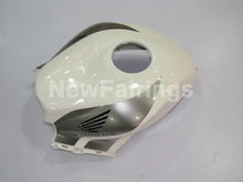 Laden Sie das Bild in den Galerie-Viewer, White and Silver Factory Style - CBR600RR 07-08 Fairing Kit