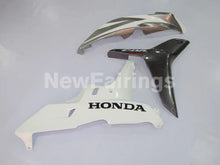 Laden Sie das Bild in den Galerie-Viewer, White and Silver Factory Style - CBR600RR 07-08 Fairing Kit