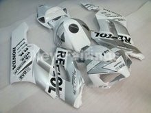 Laden Sie das Bild in den Galerie-Viewer, White and Silver Repsol - CBR1000RR 04-05 Fairing Kit