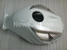 Laden Sie das Bild in den Galerie-Viewer, White and Silver Repsol - CBR600RR 05-06 Fairing Kit -